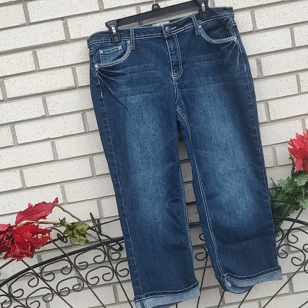 blue Jean Capris - Picture 4 of 9
